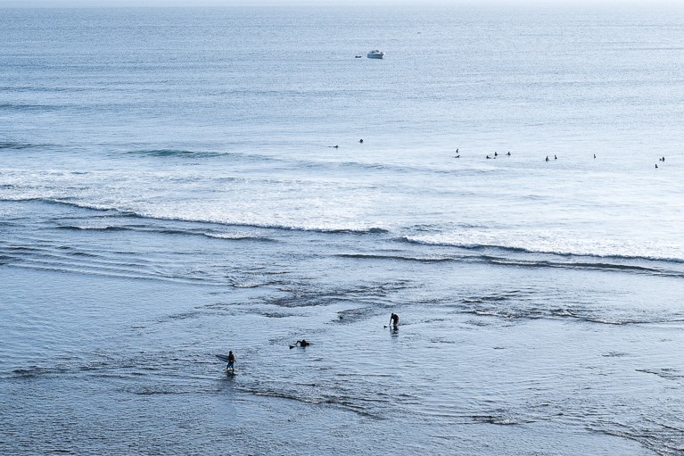 surfing uluwatu reef walk