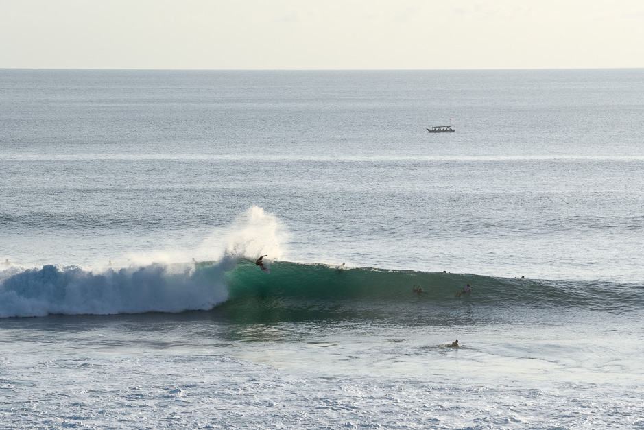 surfing uluwatu