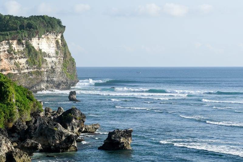 surfing bali