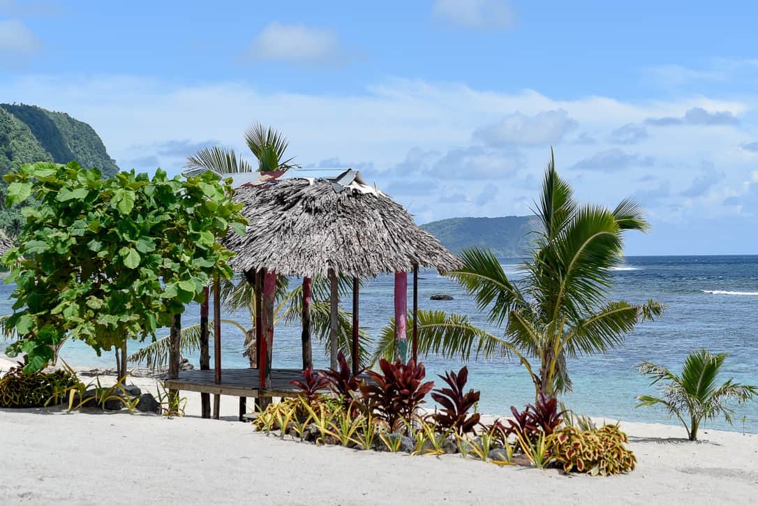 Surfing Samoa / Basic beach fale