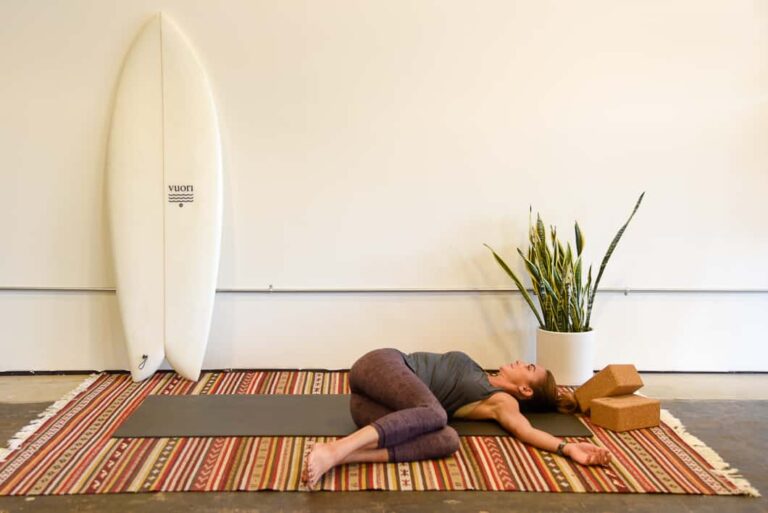 Yoga For Surfers / 21 Surfing Stretches You Need to Know