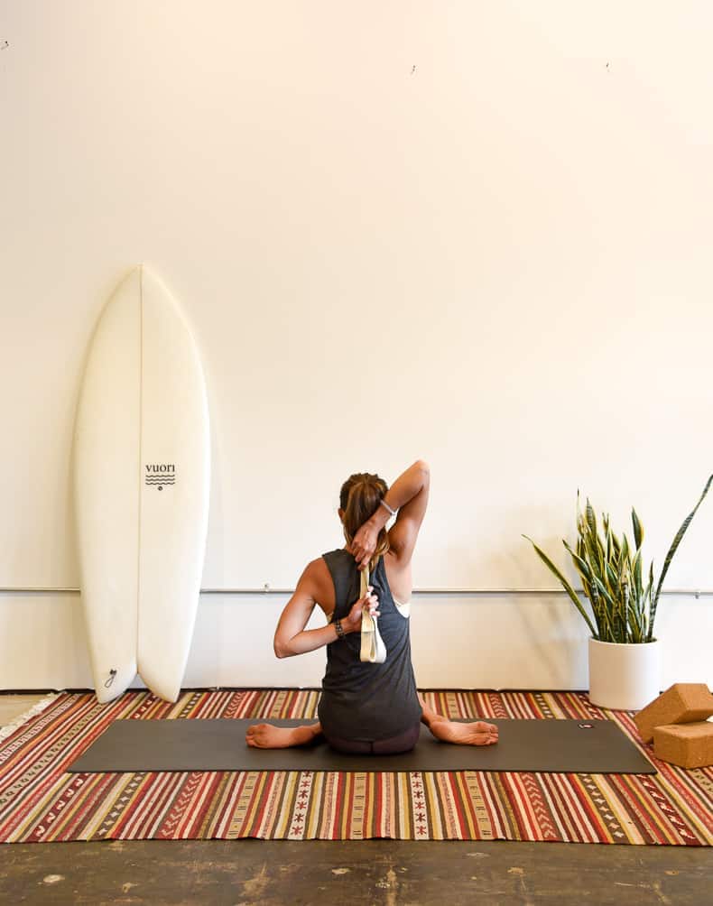 Yoga For Surfers / 21 Surfing Stretches You Need to Know