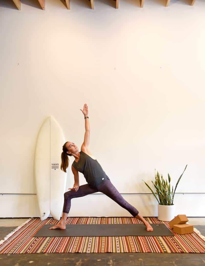 7 posturas de yoga para o surfista - SURF HARDCORE