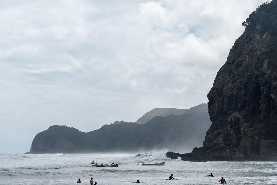 surfing new zealand piha big wave classic