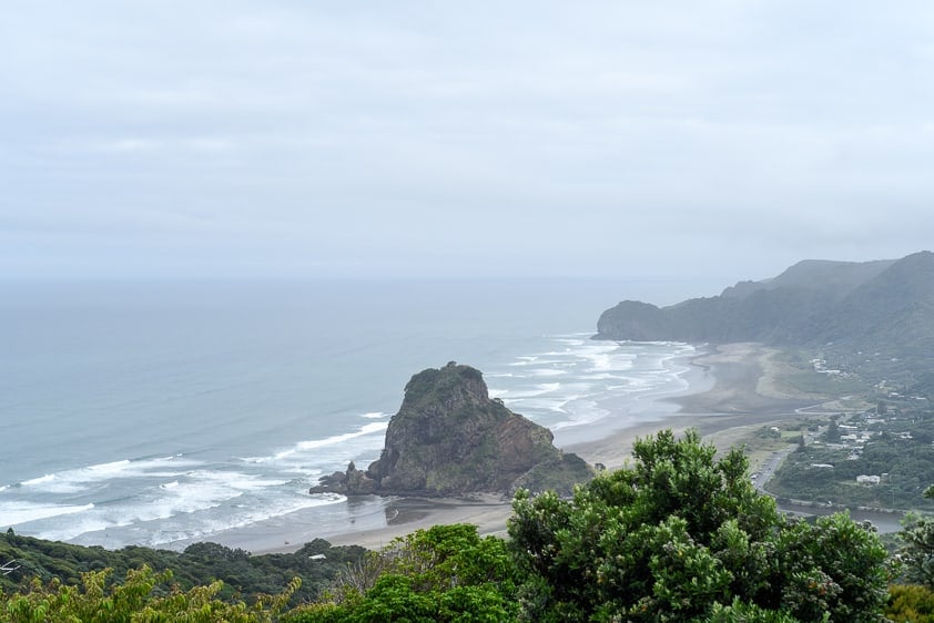 surfing new zealand piha