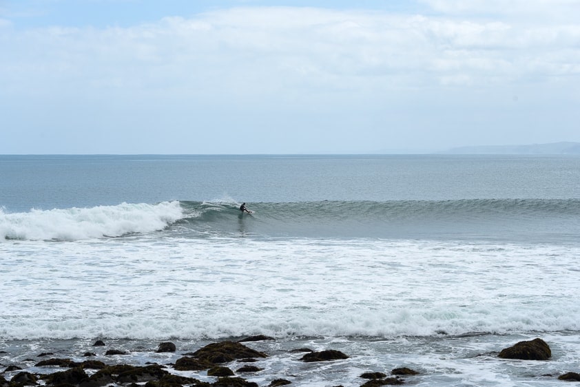 surfing new zealand raglan whale bay