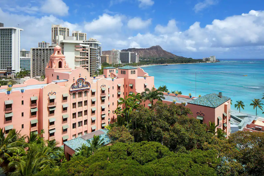 Oahu hotels - The Royal Hawaiian in Waikiki