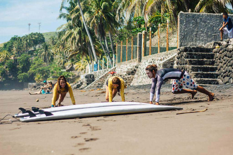 SUPER SURF CAMPS