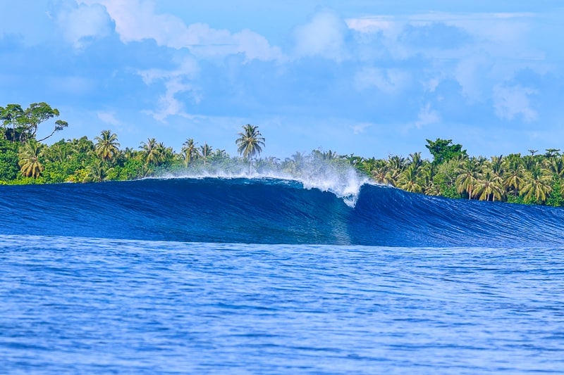 surfing Indonesia