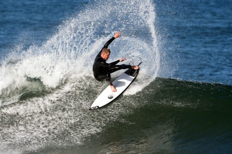 Best Beginner Surfboards / The Complete Guide to Surfboards for Beginners