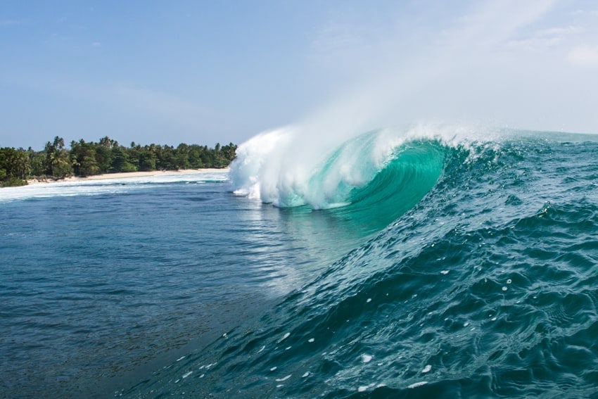 surfing sumatra