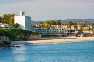 Dream Inn Santa Cruz / A Retro-Chic Beachfront Hotel in California