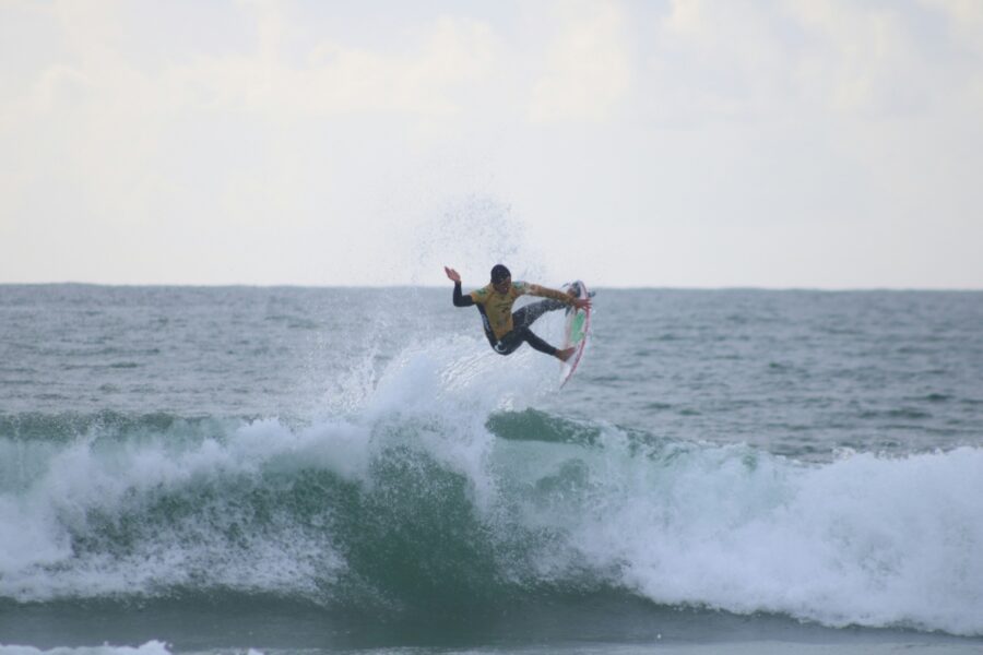surfer doing aerial in peniche portugal
