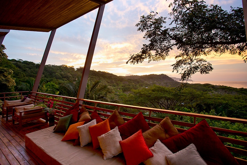 floating house costa rica