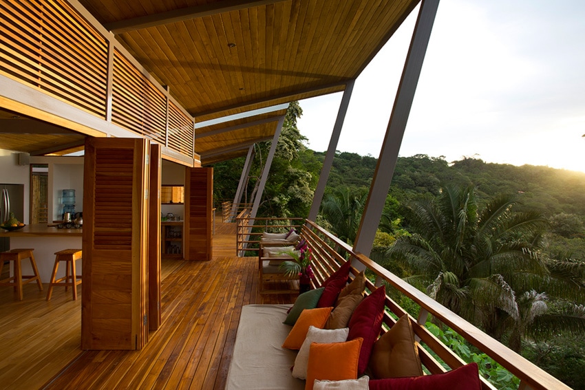 floating house costa rica