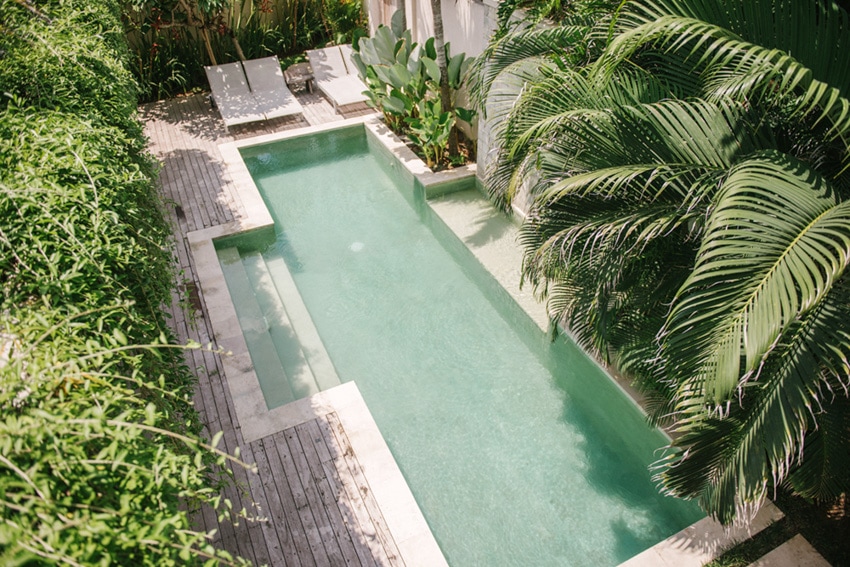 Pantai Indah Villas / Stylish Villas Steps From the Surf in Canggu