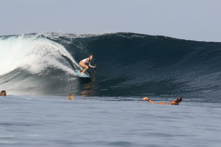 Best Places to Surf / 9 Top Surf Destinations Around the World