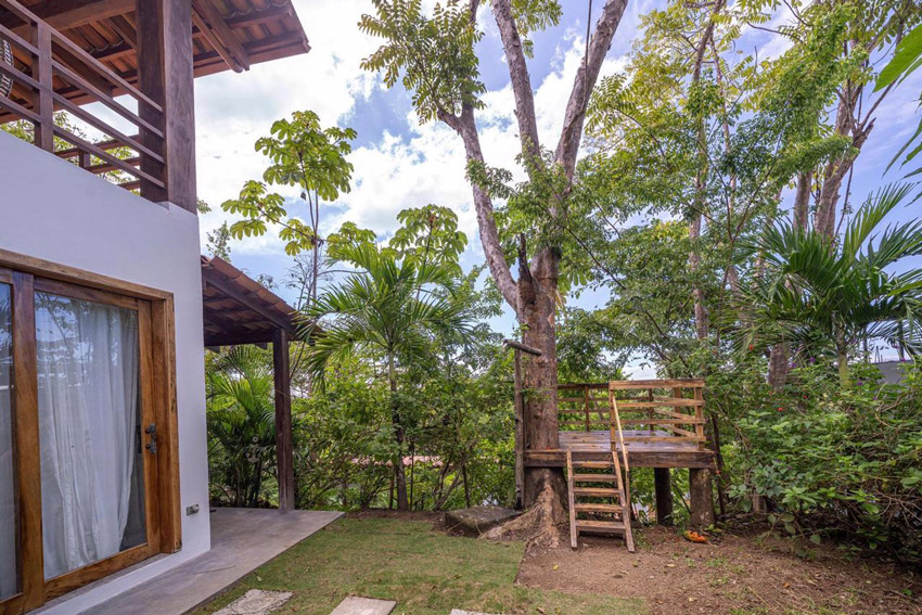 lucero-house-yard