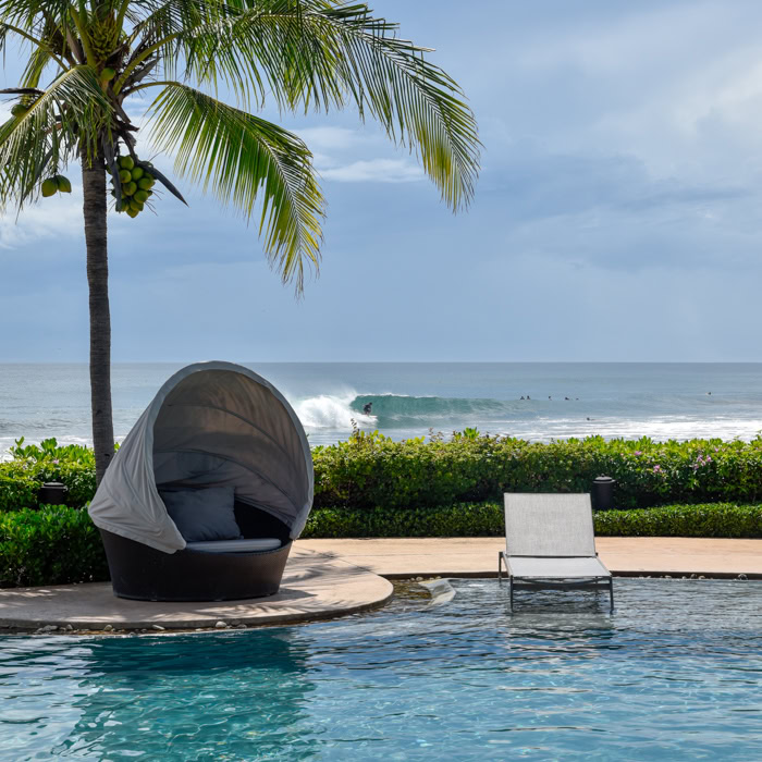 nicaragua-surf-trip-poolside
